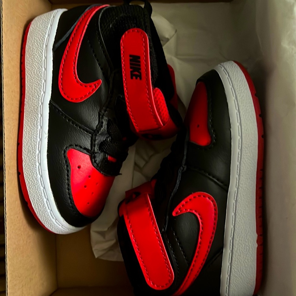 Nike court borough mid 2 sneaker